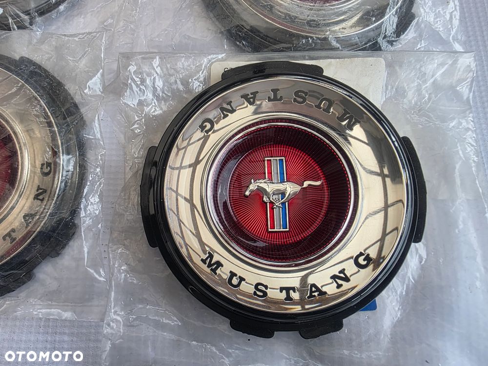 KAPSLE DEKIELKI EMBLEMAT NA FELGI FORD MUSTANG 1967-1968 - 2
