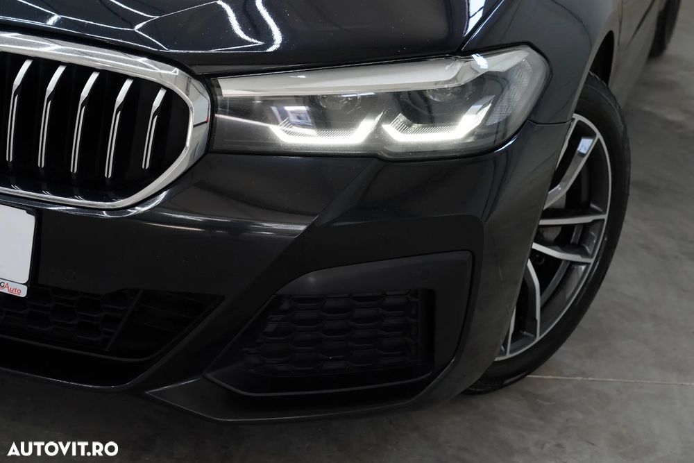 BMW Seria 5 520i Aut. M Sport Edition - 37