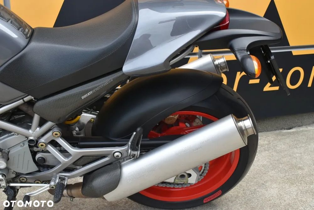 Ducati Monster - 11