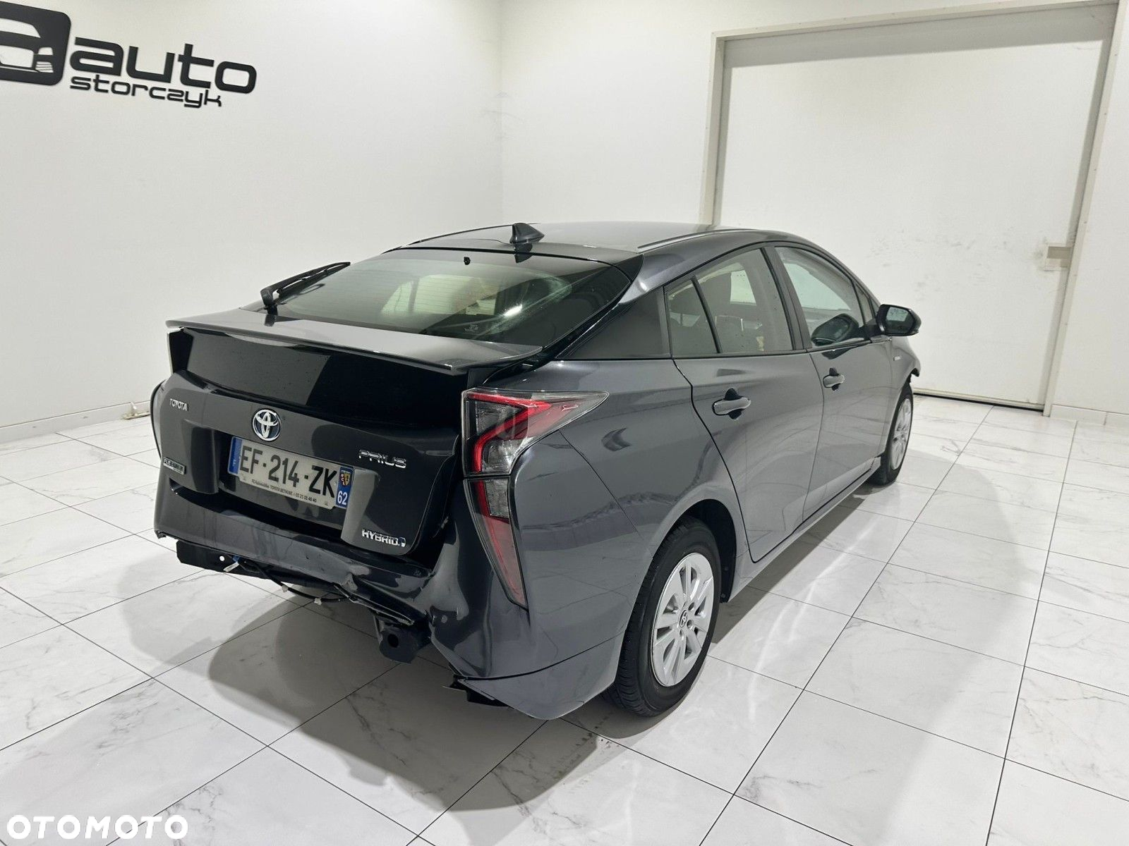 Toyota Prius - 4