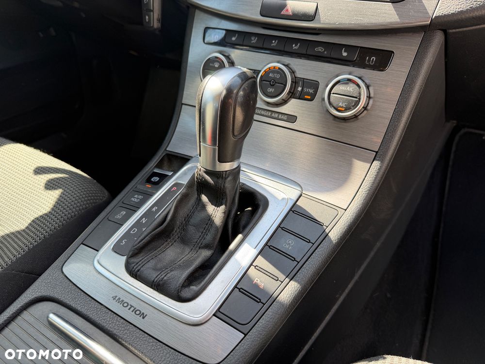 Volkswagen Passat 2.0 TDI 4Mot Highline DSG - 24