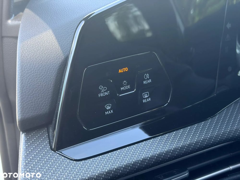 Volkswagen Golf 1.5 eTSI mHEV R-Line DSG - 19