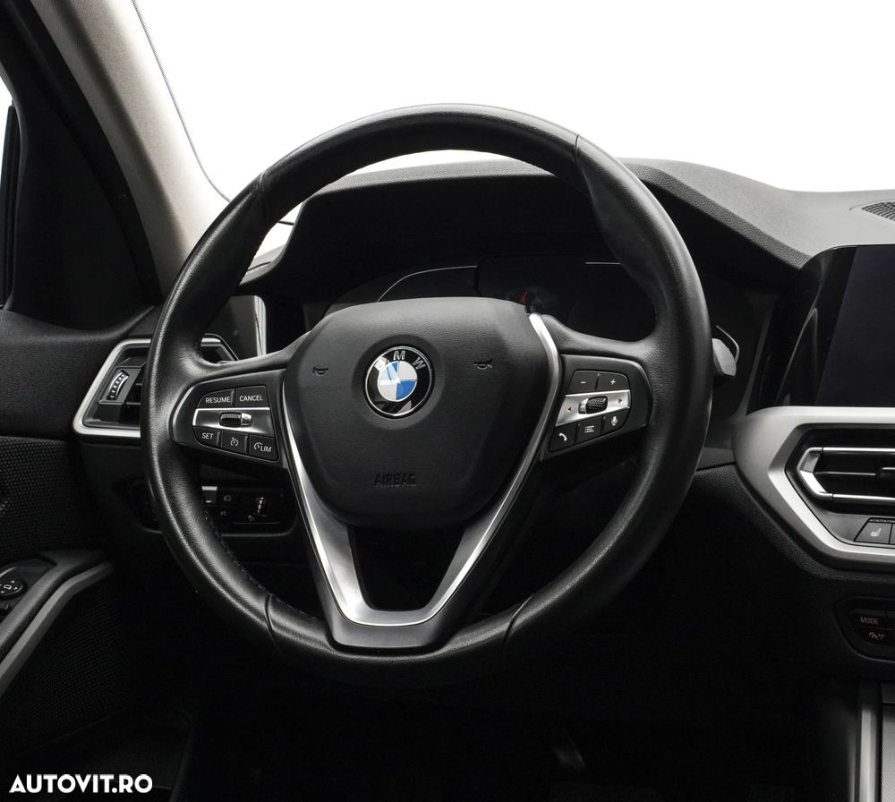 BMW Seria 3 320i AT - 17