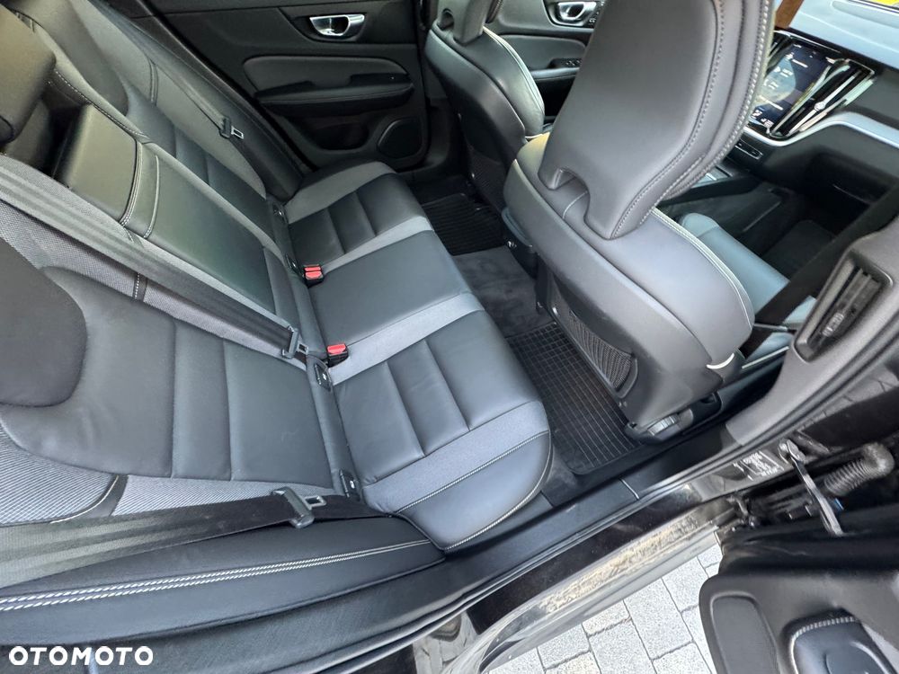 Volvo V60 D3 R-Design - 27