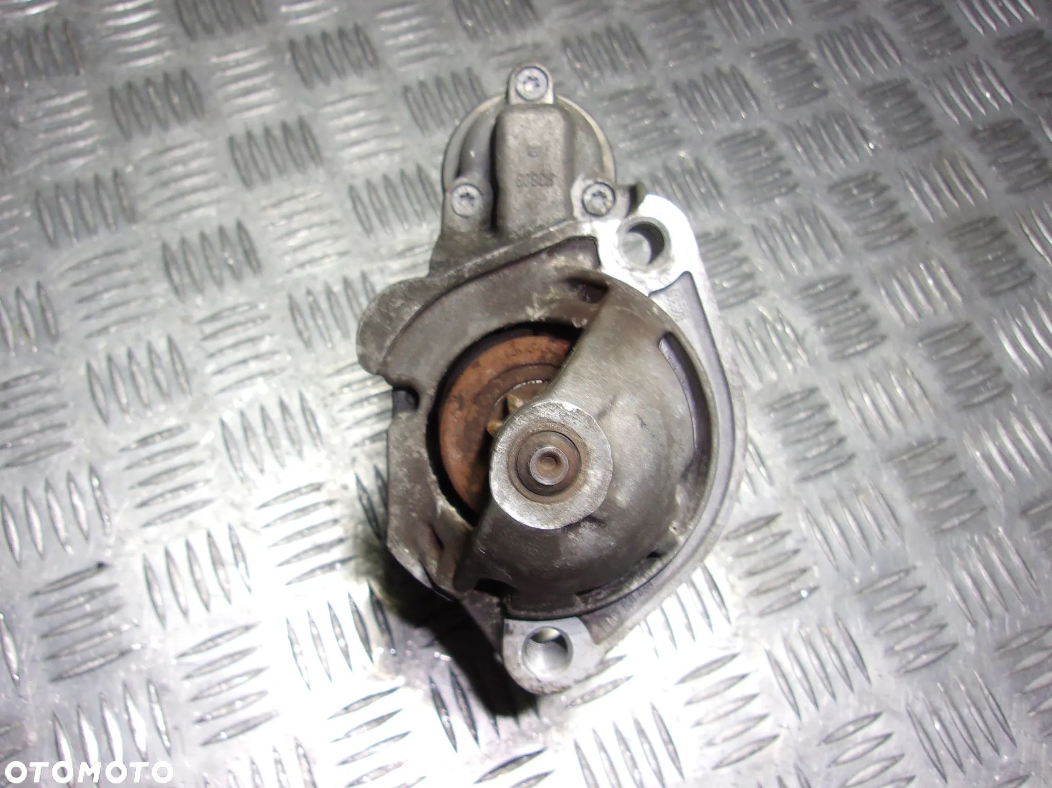 Audi A4 B7 A6 C6 Seat EXEO rozrusznik 2.0 TDI - 1