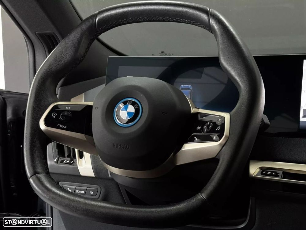 BMW ix xDrive 40 Pack Desportivo - 14