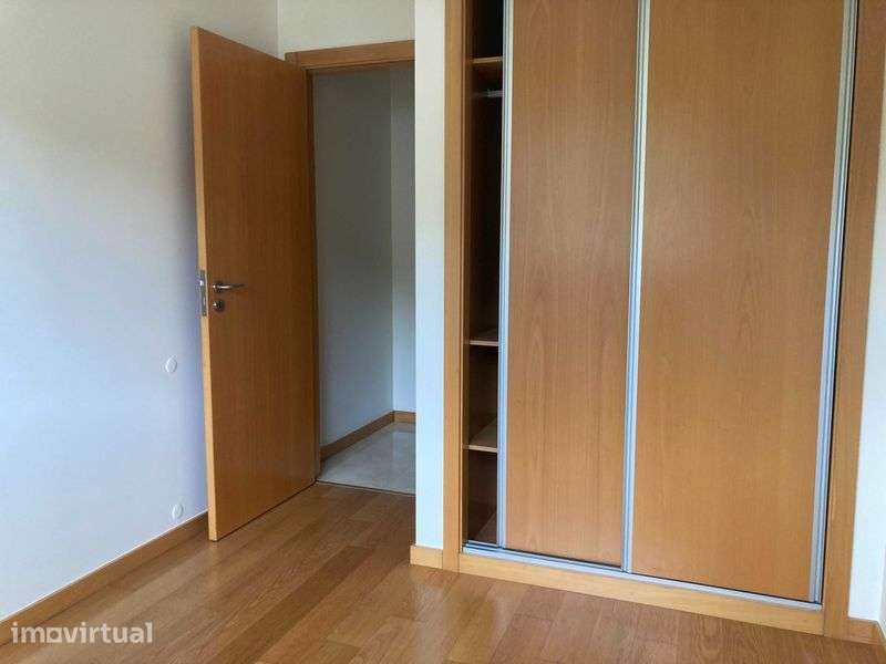 APARTAMENTO PARA ARRENDAR EM TENÕES - Grande imagem: 2/8