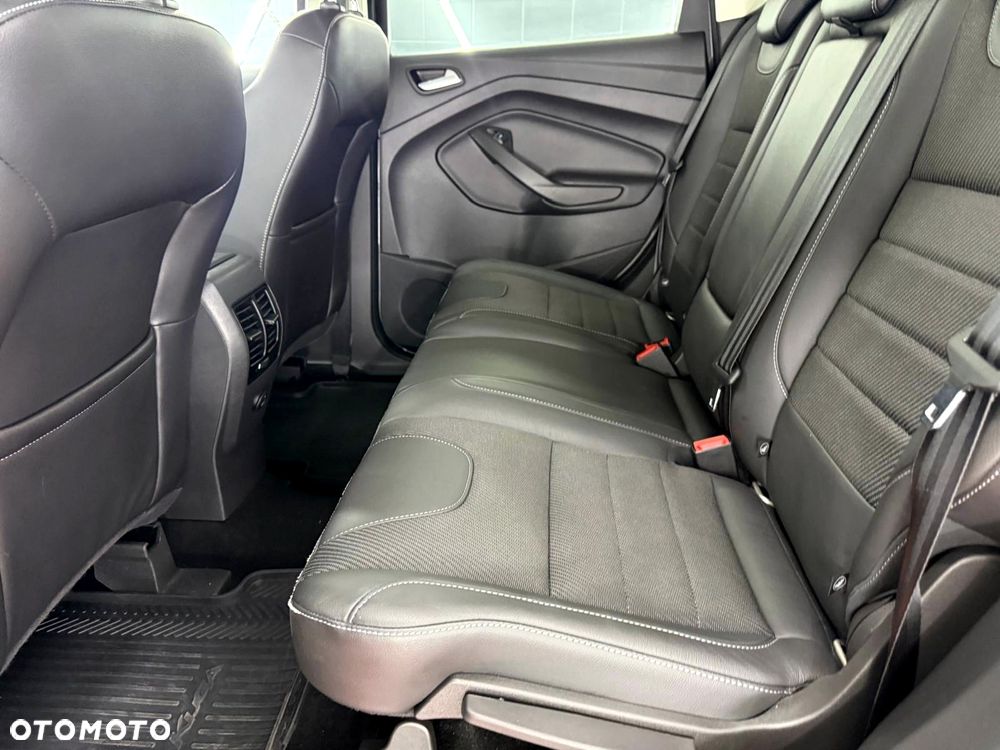 Ford Kuga 1.5 EcoBoost 2x4 Titanium - 23