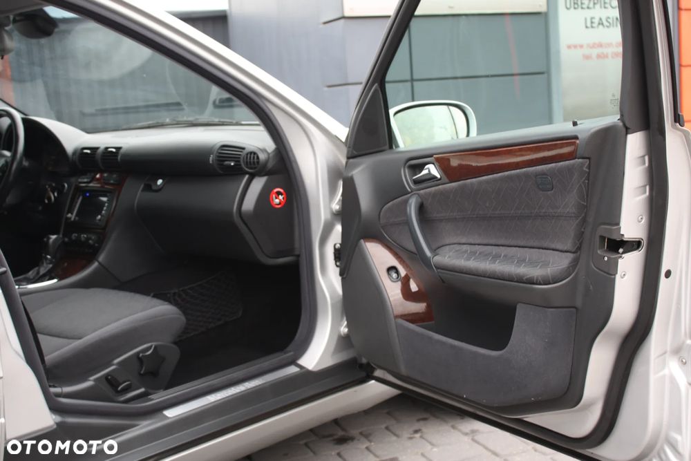 Mercedes-Benz Klasa C 180 T Kompressor Automatik Elegance - 31