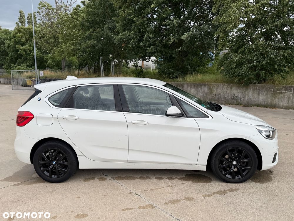 BMW Seria 2 218d - 5