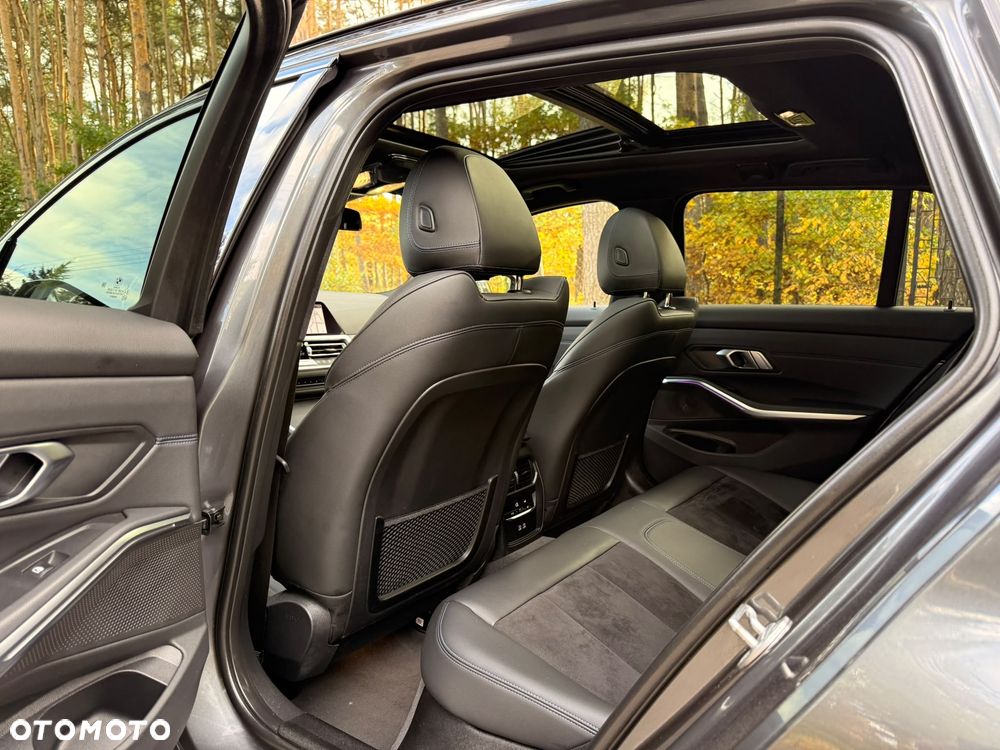 BMW Seria 3 320d xDrive M Sport - 17