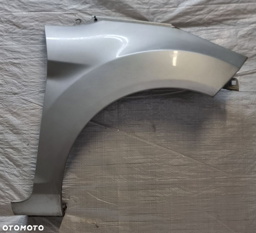 BŁOTNIK PRAWY PRZÓD FORD FIESTA VII MK7 KOD LAKIERU  G9 - 1