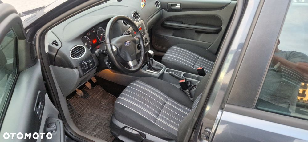 Ford Focus 1.6 Trend - 8