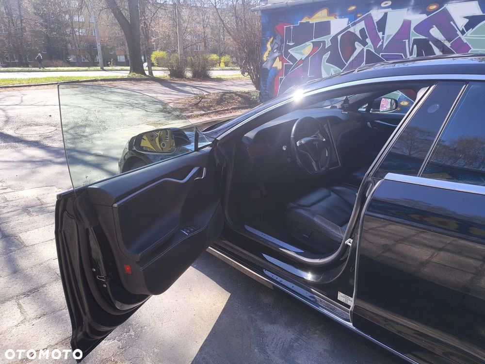 Tesla Model S - 18