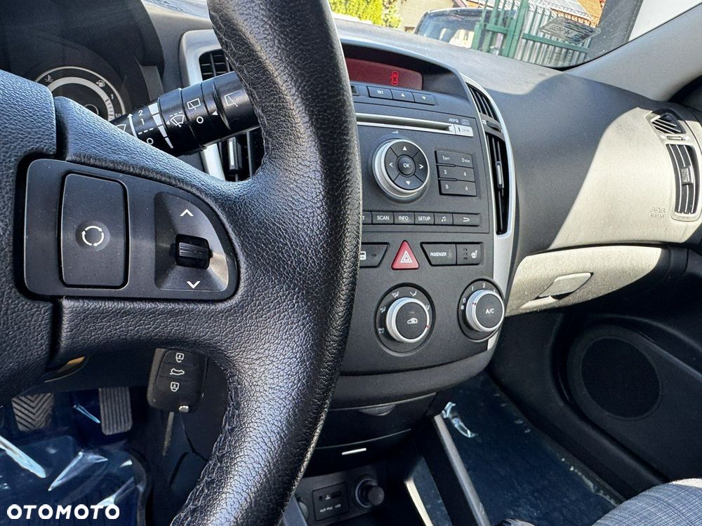 Kia Ceed - 13