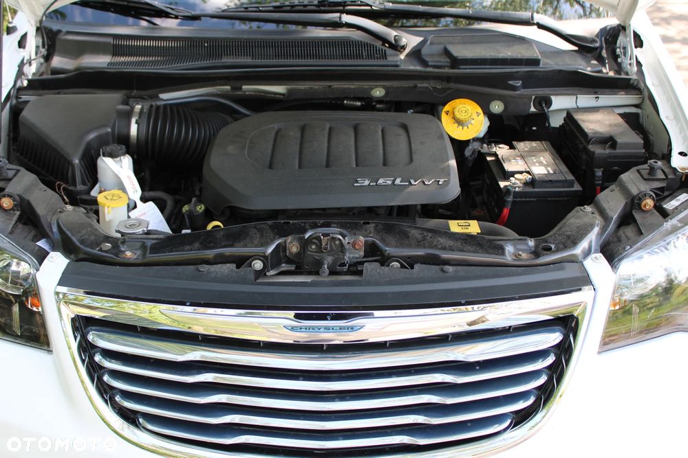 Chrysler Town & Country 3.6 Touring - 14