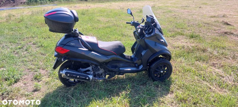 Piaggio MP-3 - 4