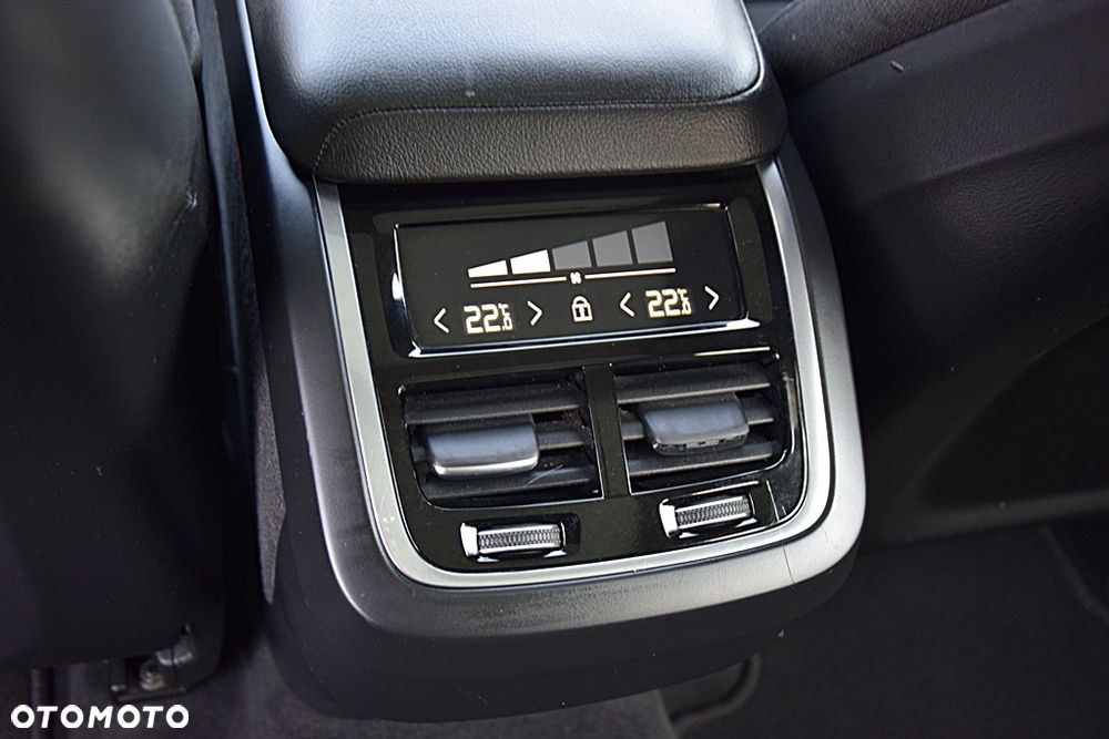 Volvo XC 60 B4 D AWD Geartronic Momentum - 16