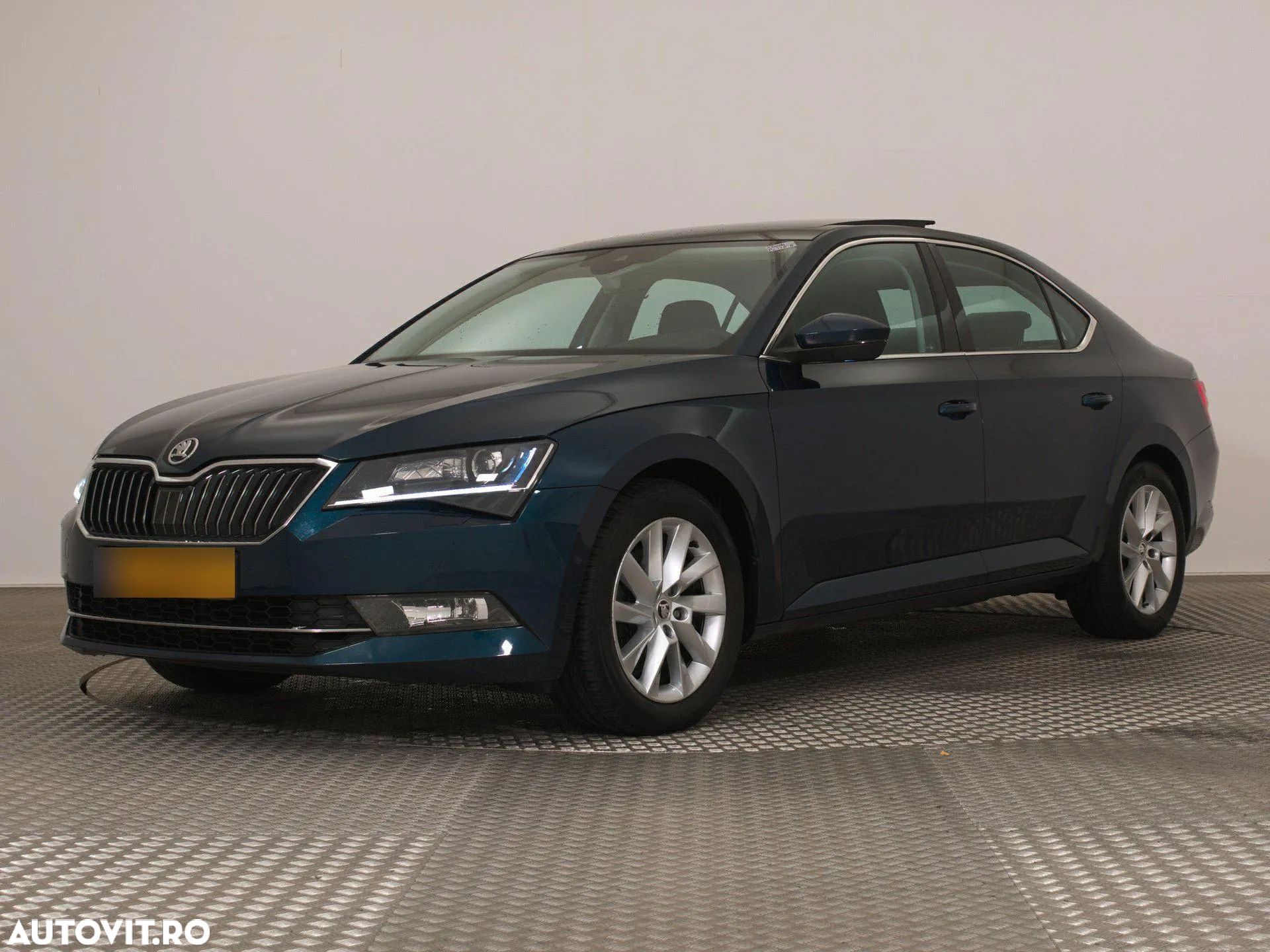 Skoda Superb 1.6 TDI DSG Style - 1