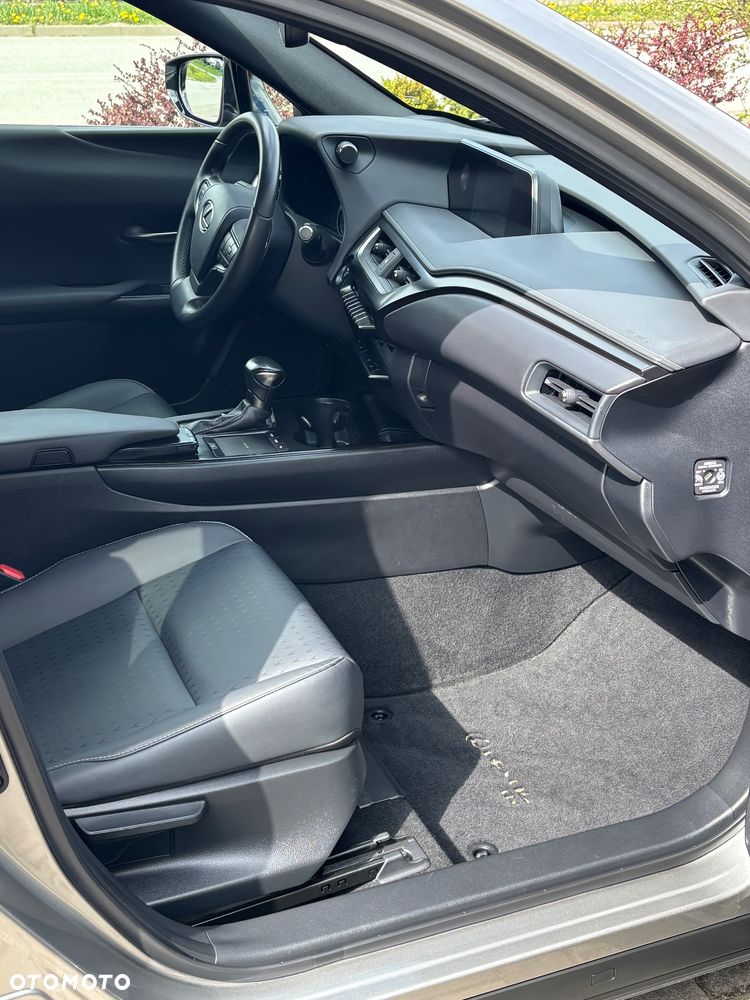 Lexus UX 250h GPF F Impression 2WD - 9