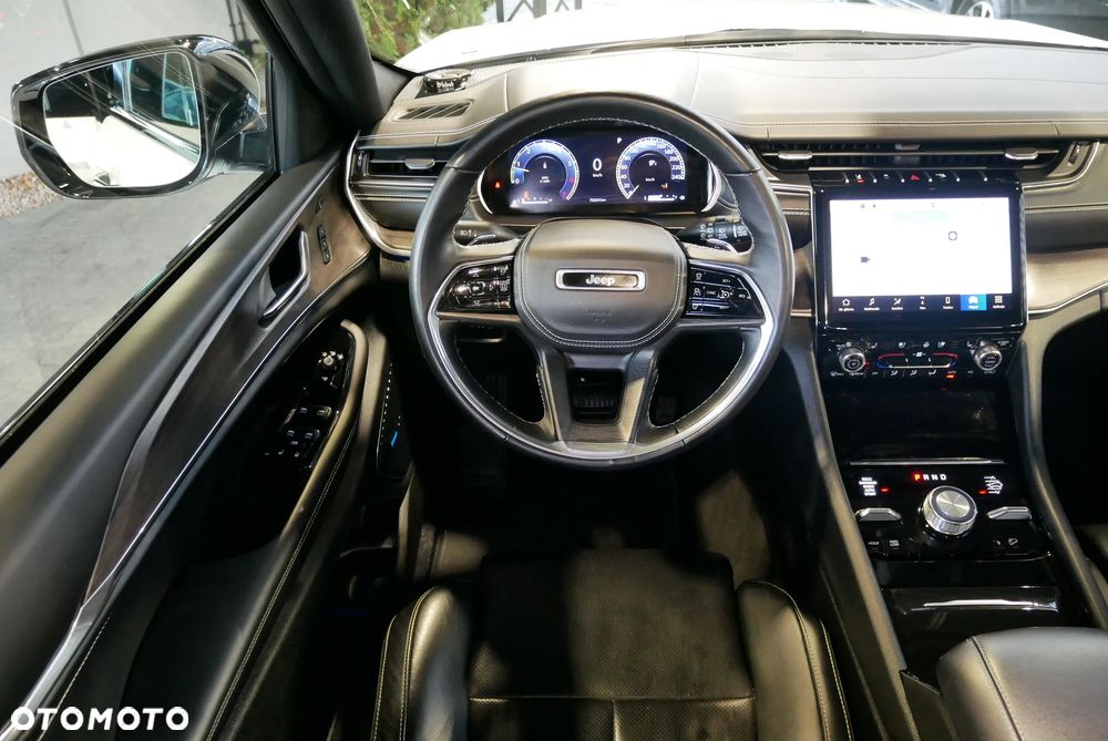 Jeep Grand Cherokee - 16