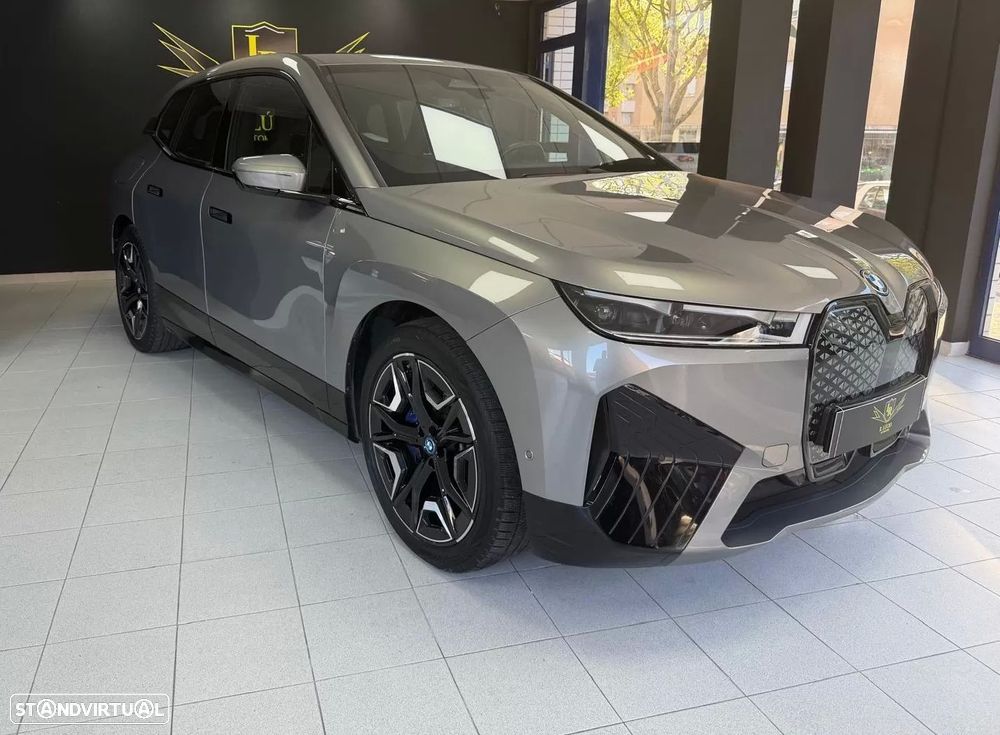 BMW iX xDrive 40 Pack Desportivo - 1