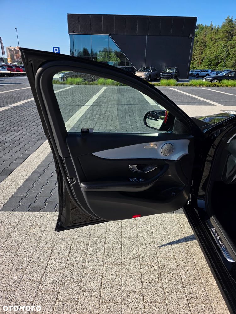 Mercedes-Benz Klasa E 200 d Exclusive - 32
