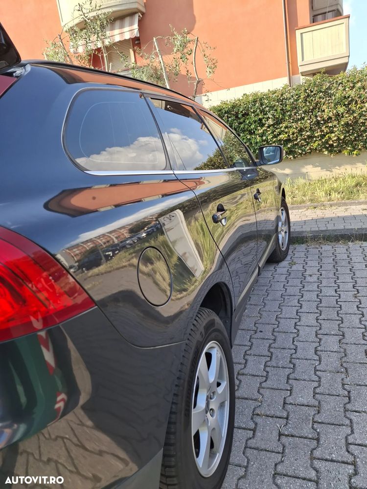 Volvo XC 60 D3 AWD Momentum - 8