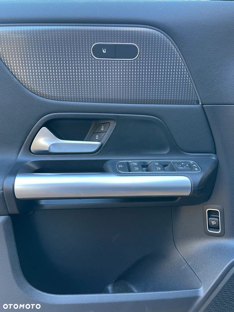 Mercedes-Benz EQA - 11