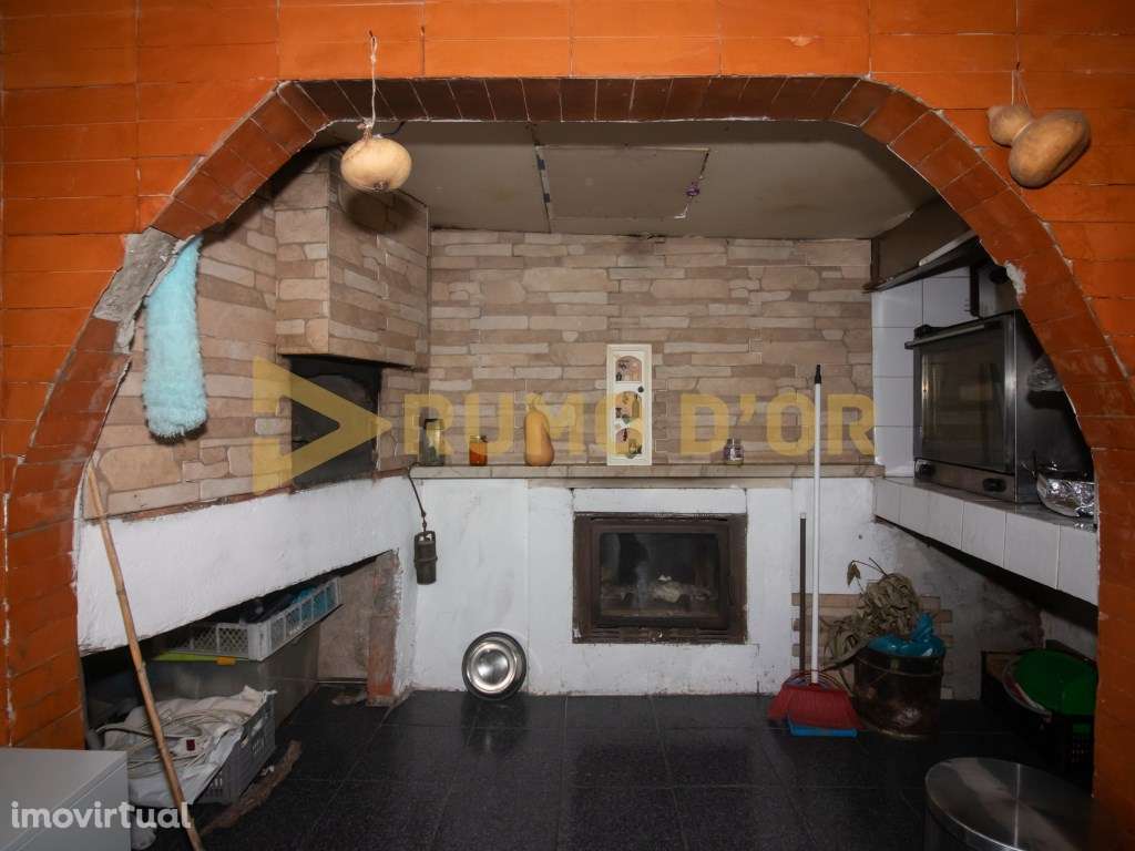 Moradia T3 +1 com Excelente Espaço e Tradição no Tojal - Alenquer - Grande imagem: 4/27