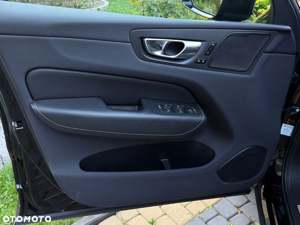 Volvo XC 60 T8 AWD Plus Dark - 15