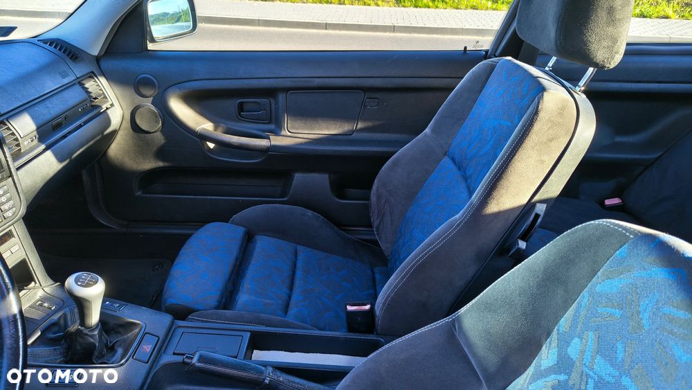 BMW Seria 3 323i - 12