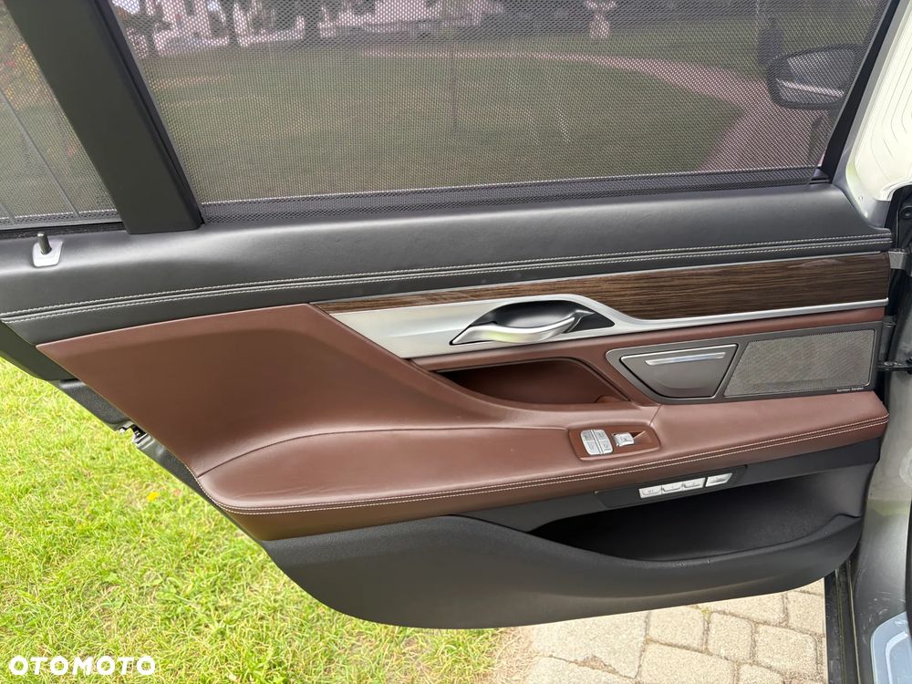 BMW Seria 7 740Le iPerformance - 24