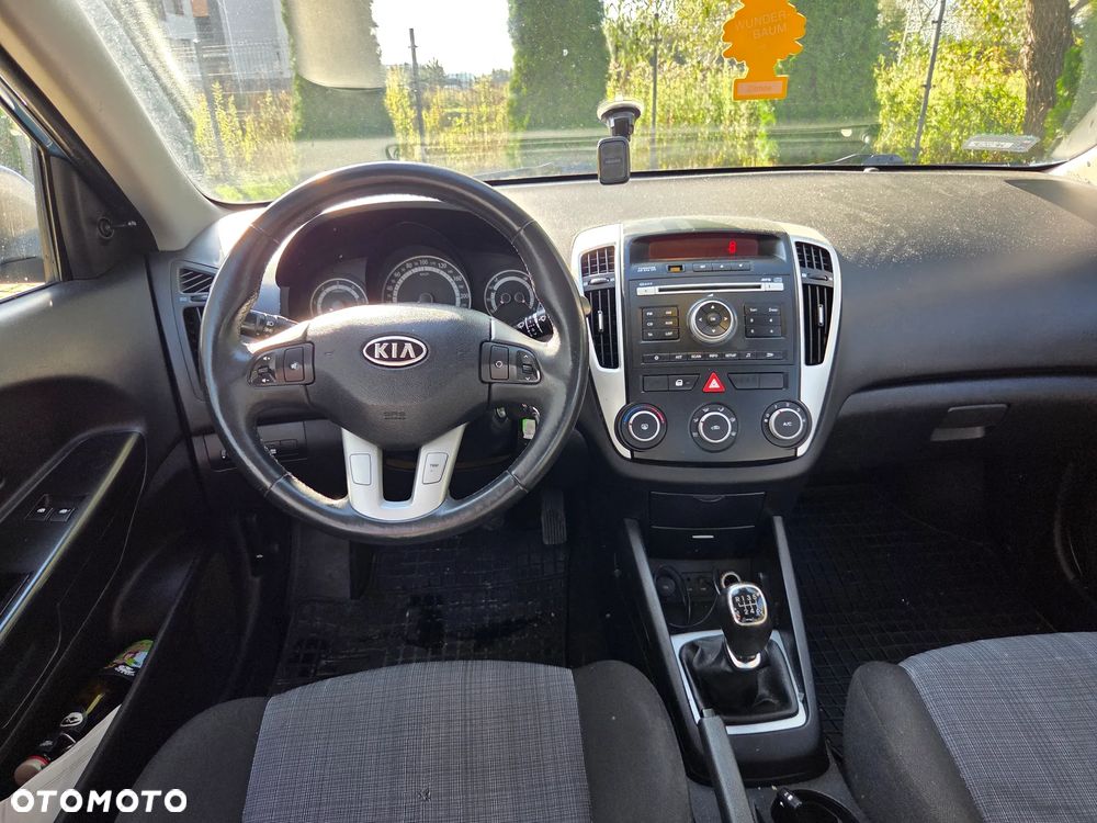 Kia Ceed - 16