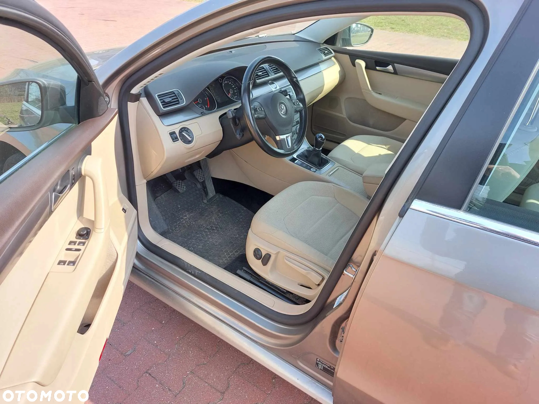 Volkswagen Passat 2.0 TDI Comfortline - 14