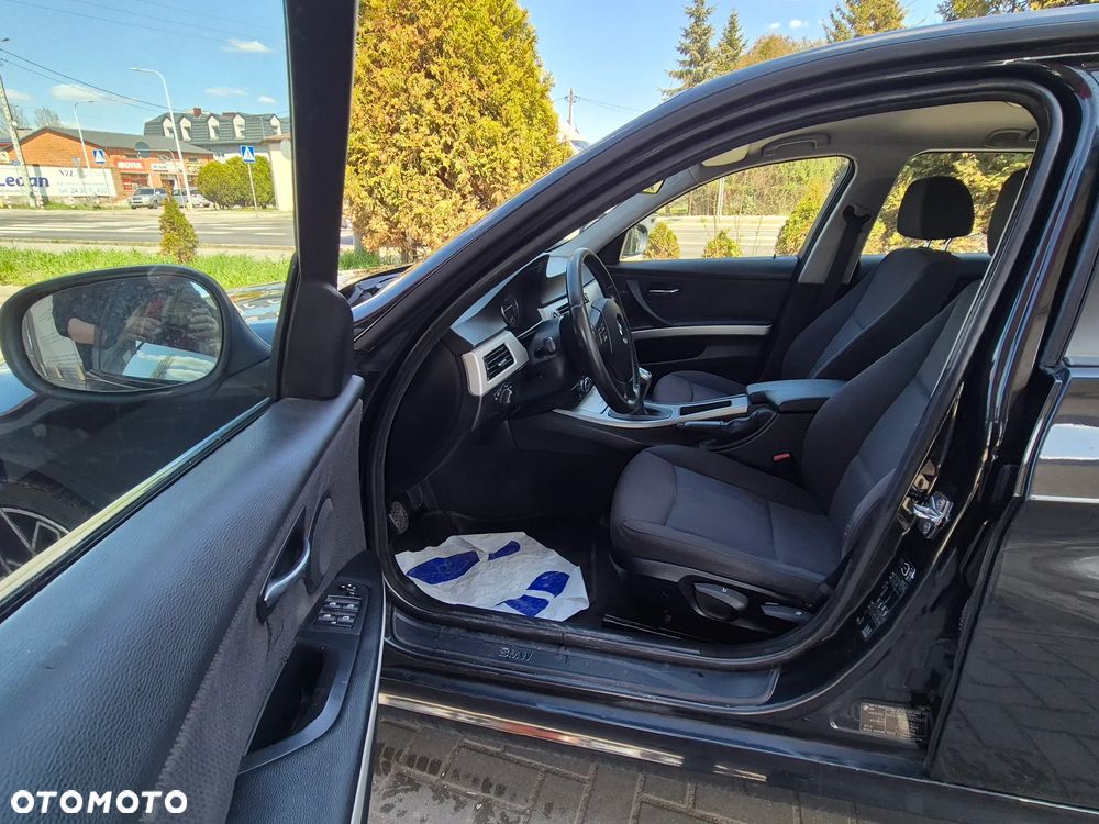 BMW Seria 3 320d - 23