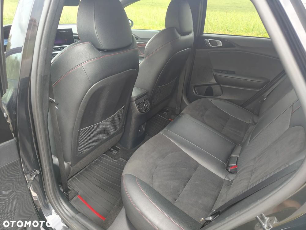 Kia ProCeed 1.6 T-GDI GT DCT - 14