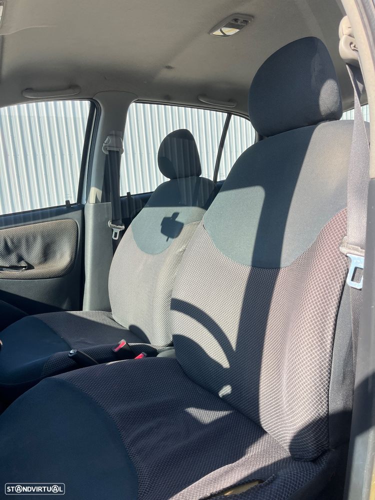 Toyota Yaris 1.0 SE - 12