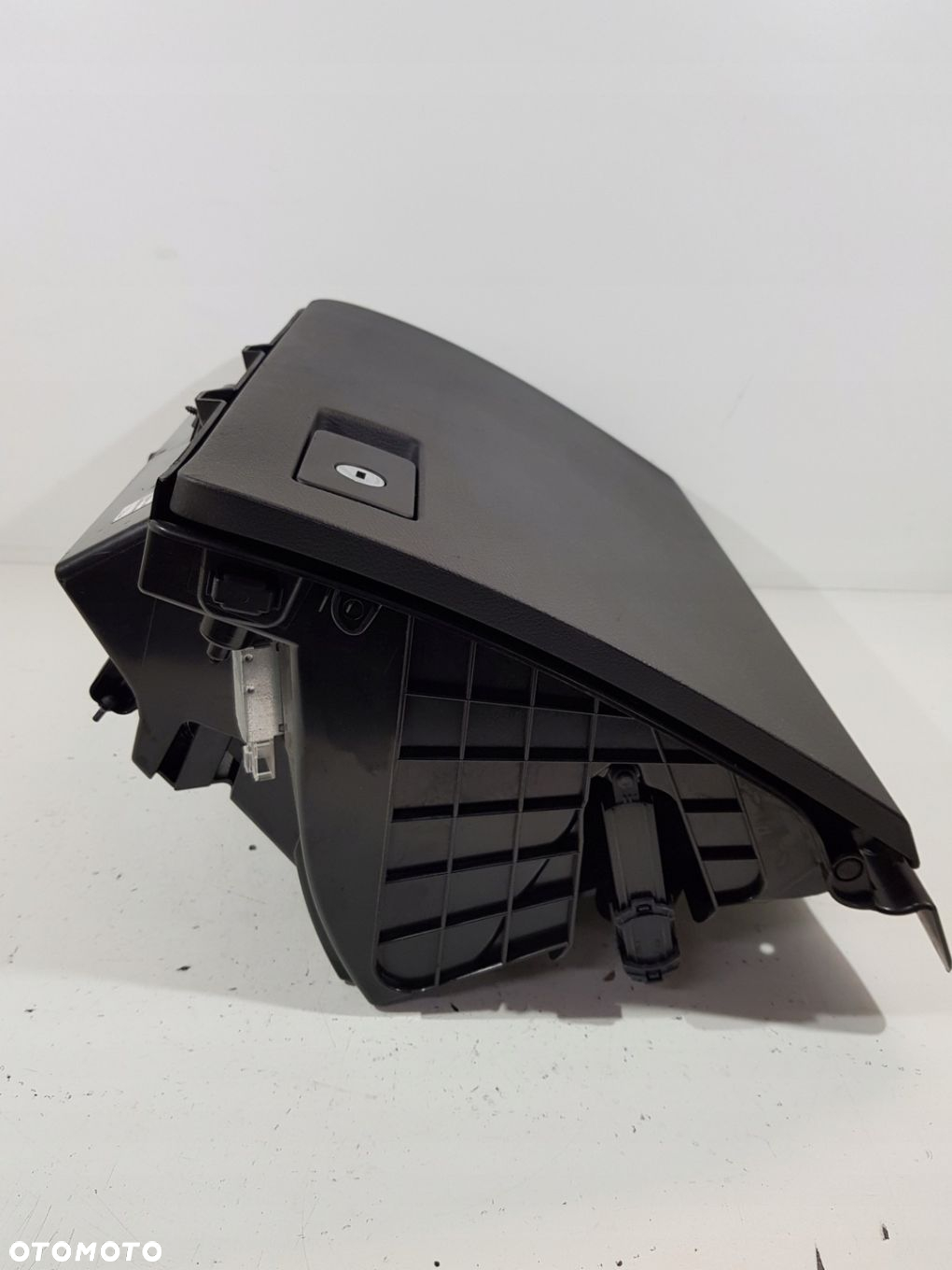 SCHOWEK PASAŻERA 3C1857097AP VW PASSAT B6 EU - 6