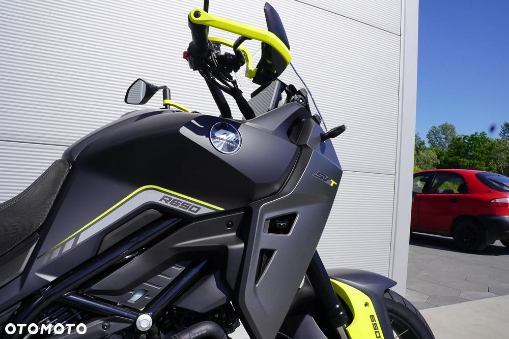 QJMOTOR SVT 650 - 14