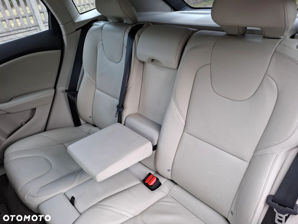 Volvo V40 D4 Geartronic You - 22