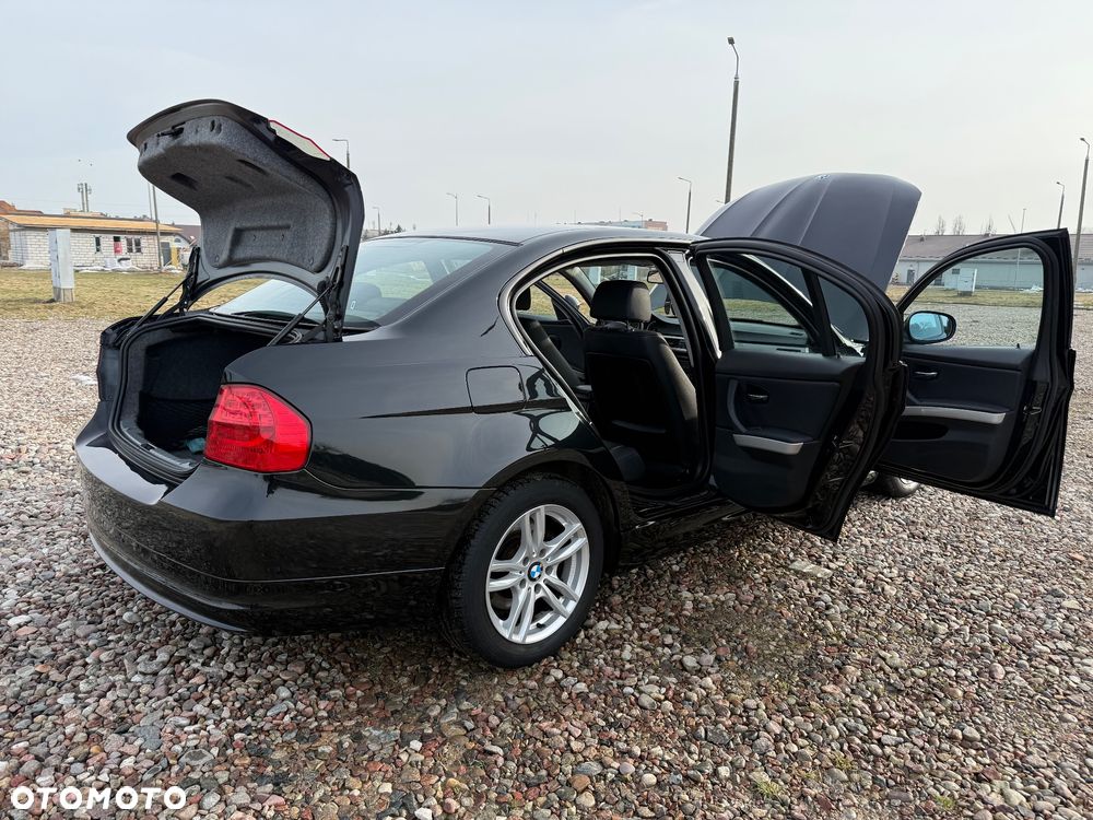 BMW Seria 3 318d DPF Edition Exclusive - 24