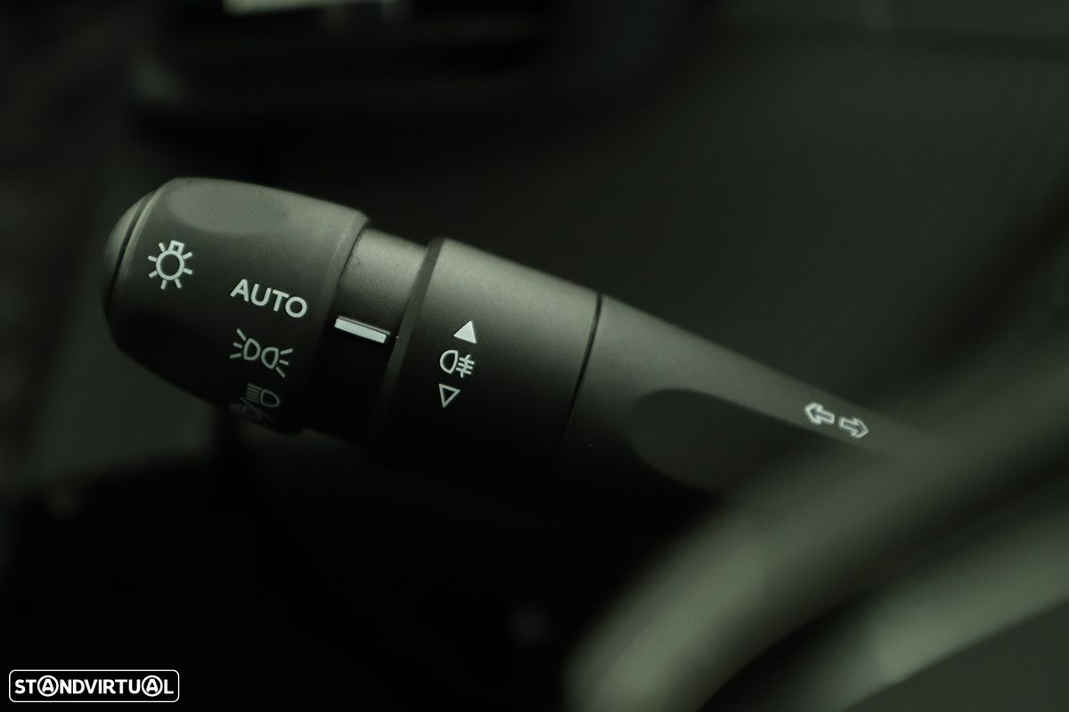 Peugeot 2008 1.2 PureTech Allure - 17