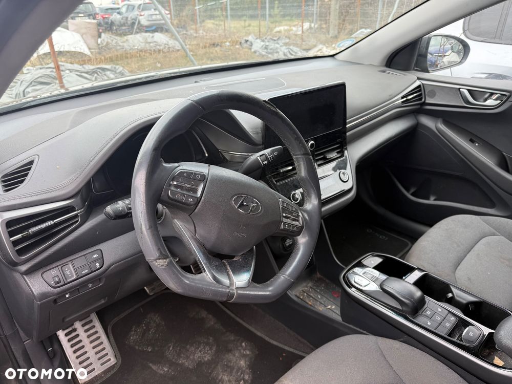 Hyundai IONIQ - 7