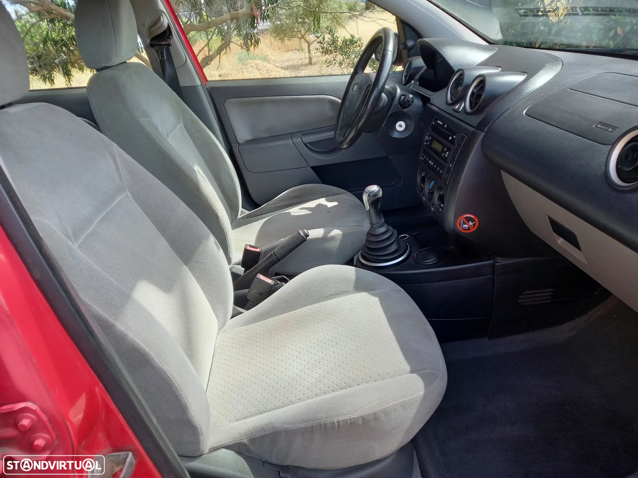 Ford Fiesta 1.4 Ghia - 27