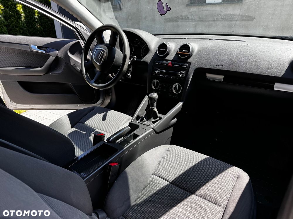 Audi A3 Sportback 1.6 Ambiente - 4