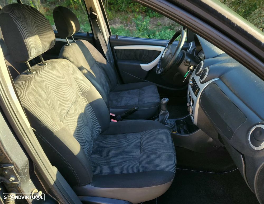Dacia Sandero 1.2 16V 75 Celebration - 12