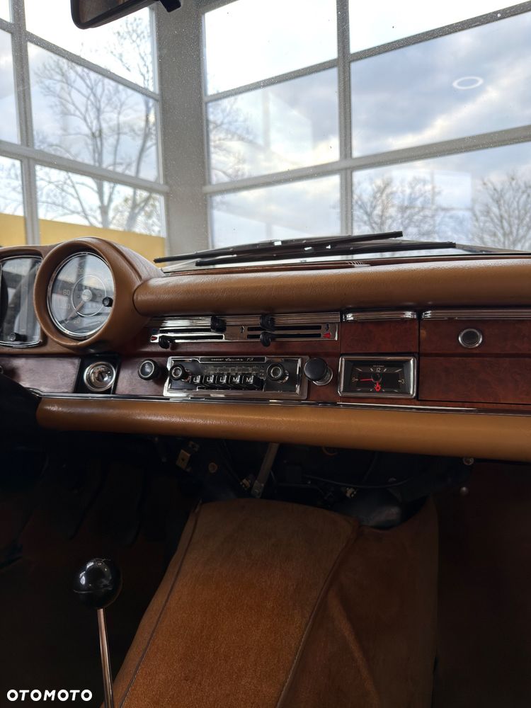 Mercedes-Benz 280 - 21