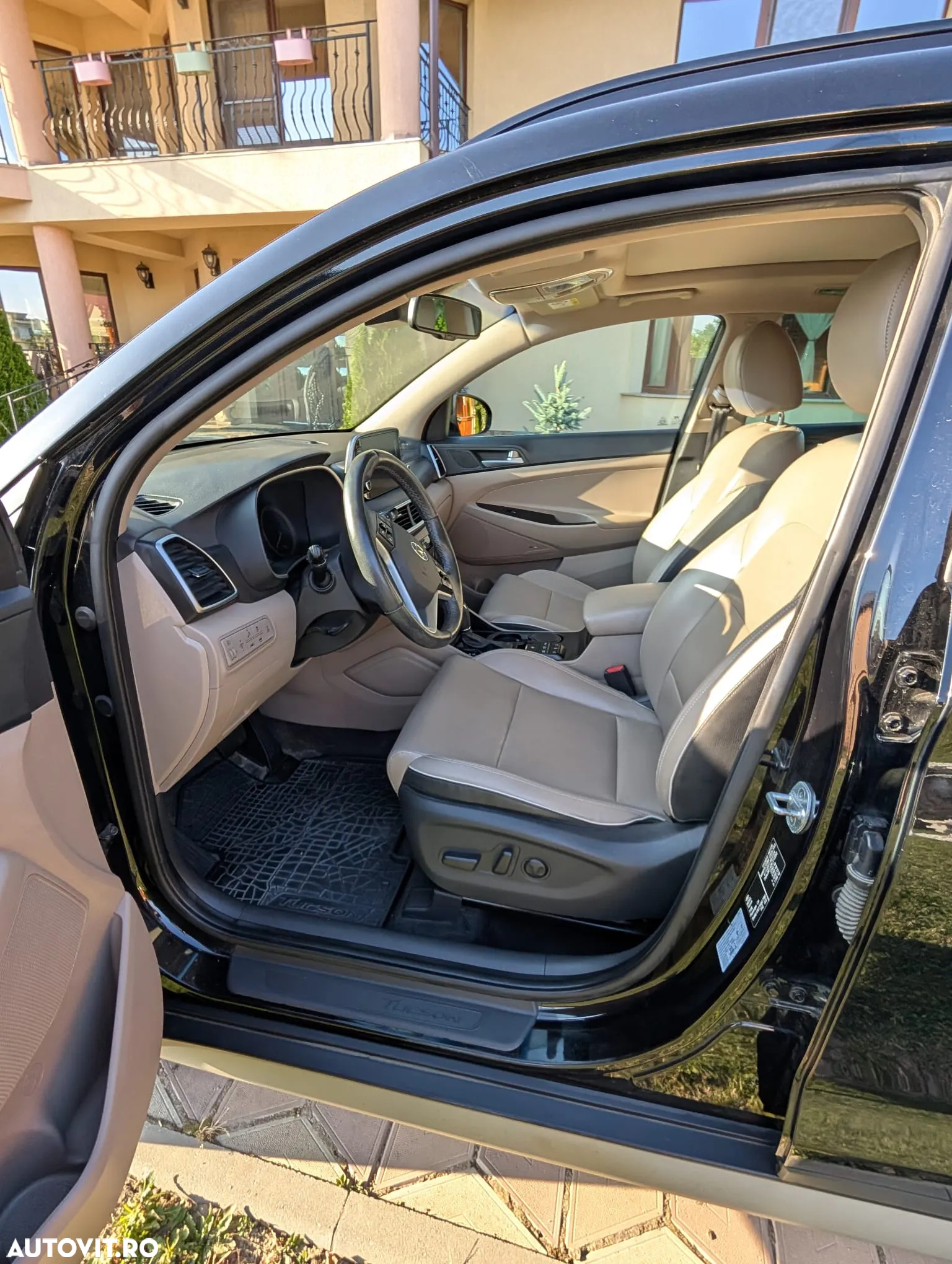 Hyundai Tucson 2.0 CRDI 4WD 8AT Luxury - 6