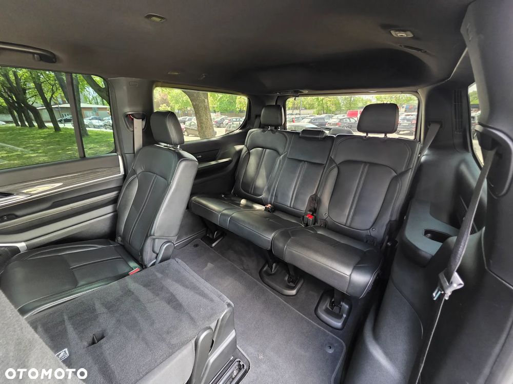 Jeep Wagoneer - 26